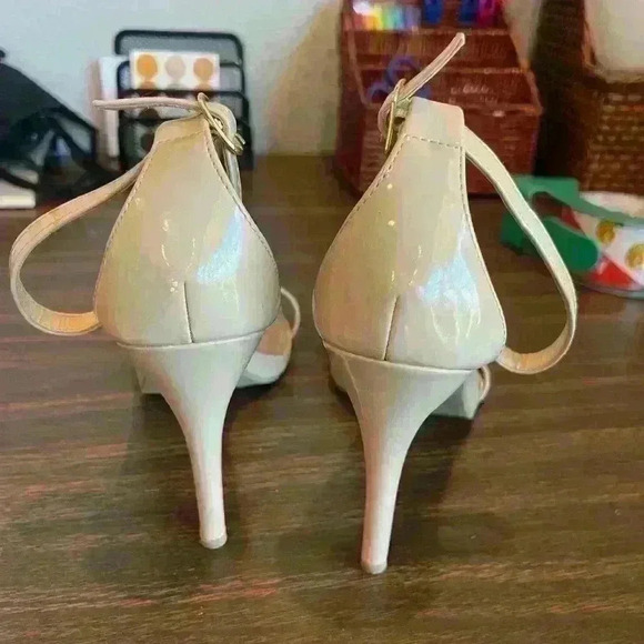 Charming Charlie’s Taupe Leather High Heels Size 8 - Picture 7 of 13